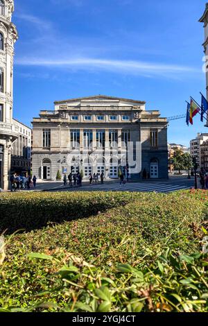 OVIEDO, SPAGNA - 16 SETTEMBRE 2024: Teatro Campoamor la città storica di Oviedo, Spagna, il 16 settembre 2024 Foto Stock