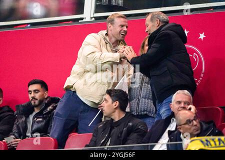 Amsterdam, Paesi Bassi. 7 novembre 2024. AMSTERDAM, PAESI BASSI - 7 NOVEMBRE: Davy Klaassen en Danny Blind Watching durante la fase MD4 di UEFA Europa League 2024/25 tra AFC Ajax e Maccabi Tel Aviv alla Johan Cruijff Arena il 7 novembre 2024 ad Amsterdam, Paesi Bassi. (Foto di Andre Weening/Orange Pictures) credito: Orange Pics BV/Alamy Live News Foto Stock