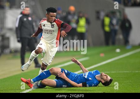 Zweikampf, Aktion Gift Orban Olympique Lyon Lyonnais OL (09) gegen Anton Stach TSG 1899 Hoffenheim (16) am Boden foul TSG 1899 Hoffenheim vs. Olympique Lyon, Fussball, UEFA Europa League, Spieltag 4, Saison 2024/2025, 07.11.2024 foto: Eibner-Pressefoto/Michael Weber Foto Stock