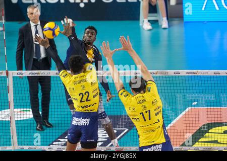 Noumory Keita di Rana Verona durante la partita tra Rana Verona e Valsa Group Modena, regular season della SuperLega campioni Italiani di pallavolo Foto Stock