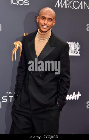 Tedros Teclebrhan bei der 76. Bambi-Verleihung 2024 nei den Bavaria Filmstudios. München, 07.11.2024 *** Tedros Teclebrhan ai Bambi Awards 76 2024 nei Bavaria Filmstudios Monaco di Baviera, 07 11 2024 foto:XS.xSpöttelx/xFuturexImagex bambi2024 0310 Foto Stock