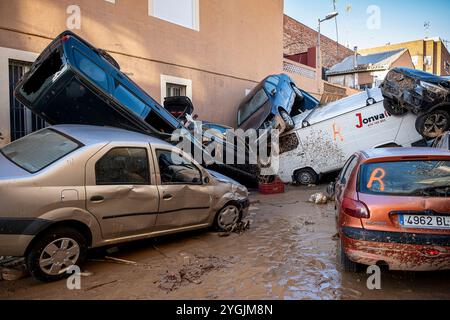Effetti delle inondazioni DANA del 29 ottobre 2024 in Ausias March Street, Alfafar, Comunidad de Valencia, Spagna Foto Stock