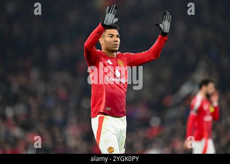 Manchester, Regno Unito. 7 novembre 2024. Old Trafford MANCHESTER, INGHILTERRA - 07 NOVEMBRE: Carlos Casemiro del Manchester United gesta durante la fase MD4 della UEFA Europa League 2024/25 tra il Manchester United e il PAOK FC all'Old Trafford il 7 novembre 2024 a Manchester, Inghilterra. (Richard Callis/SPP) credito: SPP Sport Press Photo. /Alamy Live News Foto Stock