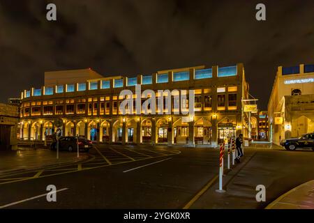 Centro e ospedale Falcon, Birds Center, Falcon Souq, Falcon Hospital, Souq Waqif, la sera, Doha, Qatar, Qatar, Golfo Persico, medio Oriente, Asi Foto Stock