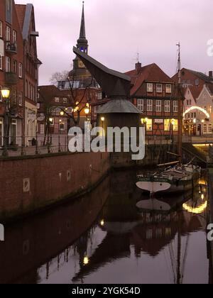 Stade, porto, città vecchia, nave, acqua, acque, città, case a graticcio, porto anseatico, vista, bassa Sassonia, Germania Foto Stock