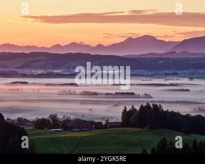 Alba autunnale vista dall'Auerberg Foto Stock