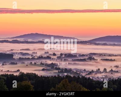 Alba autunnale vista dall'Auerberg Foto Stock