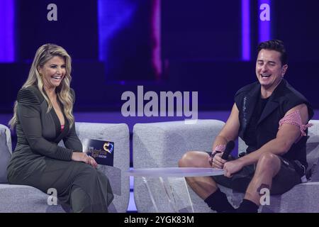 Moderatorin Beatrice Egli CHF und Saenger Andreas Gabalier - Aufzeichnung ARD Show Die Beatrice Egli Show im Studio Berlin Adlershof a Berlino - Sendetermin 31.10.2024 *** presentatrice Beatrice Egli CHF e cantante Andreas Gabalier Recording ARD Show The Beatrice Egli Show allo Studio Berlin Adlershof di Berlino Data di trasmissione 31 10 2024 Foto Stock