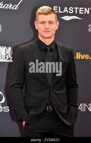 Toni Kroos bei der 76. Bambi-Verleihung 2024 nei den Bavaria Filmstudios. München, 07.11.2024 Foto Stock