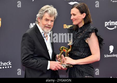 Reinhold Messner mit Ehefrau Diane Messner bei der 76. Bambi-Verleihung 2024 nei den Bavaria Filmstudios. München, 07.11.2024 Foto Stock