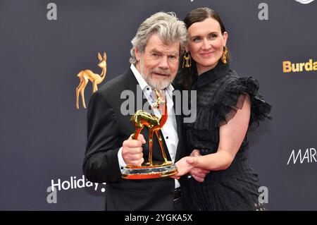 Reinhold Messner mit Ehefrau Diane Messner bei der 76. Bambi-Verleihung 2024 nei den Bavaria Filmstudios. München, 07.11.2024 Foto Stock