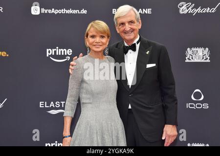 Uschi Glas mit Ehemann Dieter Hermann bei der 76. Bambi-Verleihung 2024 nei den Bavaria Filmstudios. München, 07.11.2024 Foto Stock