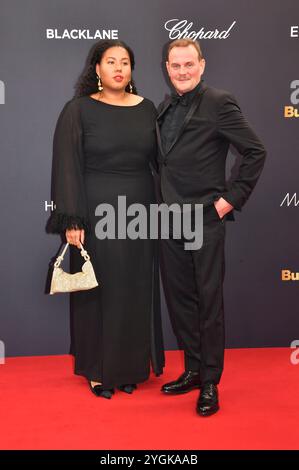 Devid Striesow mit Ehefrau Ines Ganzberger-Striesow bei der 76. Bambi-Verleihung 2024 nei den Bavaria Filmstudios. München, 07.11.2024 Foto Stock