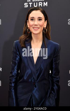 Sibel Kekilli bei der 76. Bambi-Verleihung 2024 nei den Bavaria Filmstudios. München, 07.11.2024 Foto Stock