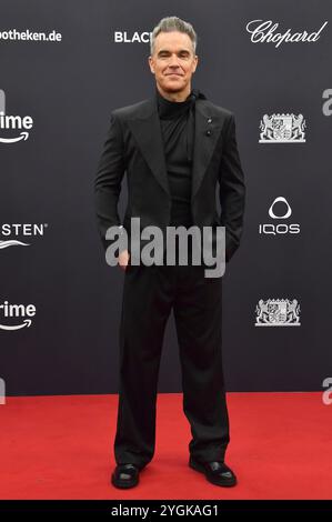 Robbie Williams bei der 76. Bambi-Verleihung 2024 nei den Bavaria Filmstudios. München, 07.11.2024 Foto Stock