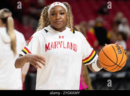 College Park, Stati Uniti. 7 novembre 2024. COLLEGE PARK, MD. - NOVEMBRE 07: L'attaccante dei Maryland Terrapins Christina Dalce (15) si riscalda prima di una partita di basket femminile al college tra i Coppin State Eagles e i Maryland Terrapins, il 7 novembre 2024, presso l'Xfinity Center, a College Park, Maryland. (Foto di Tony Quinn/SipaUSA) credito: SIPA USA/Alamy Live News Foto Stock