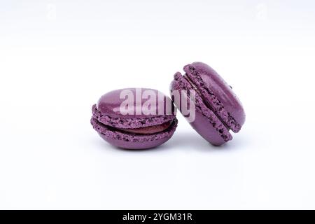 Primo piano del biscotto di macaroon al ribes nero Foto Stock