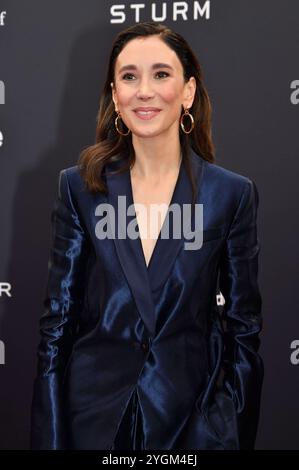 Sibel Kekilli bei der 76. Bambi-Verleihung 2024 nei den Bavaria Filmstudios. München, 07.11.2024 *** Sibel Kekilli ai Bambi Awards 76 2024 nei Bavaria Filmstudios Monaco di Baviera, 07 11 2024 foto:XS.xSpöttelx/xFuturexImagex bambi2024 9452 Foto Stock