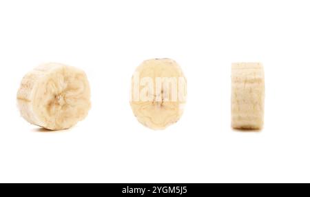 Banana slice impostare isolate su sfondo bianco Foto Stock