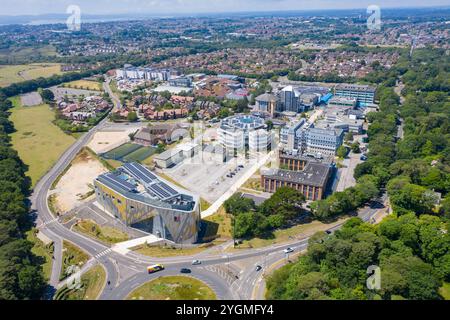 Foto aerea dell'Università di Bournemouth, edifici del Talbot Campus dall'alto che mostrano l'Università dell'Arte Bournemouth, il Villaggio degli studenti, Fusion Bu Foto Stock