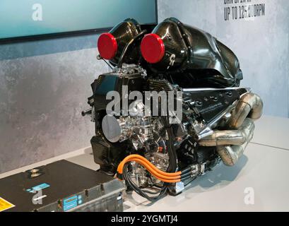 Vista del gruppo propulsore M10 1.6L V6 ibrido turbocompresso utilizzato nella Mercedes 2019 di Lewis Hamilton, vincitrice del campionato Foto Stock