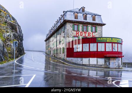 Veduta dell'Hotel Belvedere sulla strada per oltrepassare Furkapass, Kanton Wallis, Alpi Svizzere, Svizzera, Europa Foto Stock