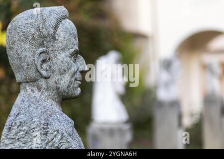 Busto di Peter Rosegger nel cortile del castello, Graz, Stiria, Austria, Europa Foto Stock