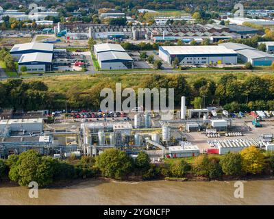 Impianto chimico Livent Lithium accanto al fiume Mersey, Wirral, Inghilterra Foto Stock