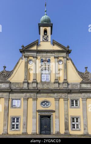 Casa storica con tetti a spiovente vecchi grandi magazzini presso il mercato del pesce nel porto di Lueneburg sull'Illmenau, nella città medievale di Lueneburg Foto Stock