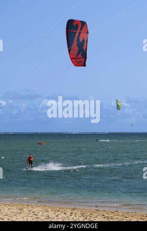 Kite surfer, le Morne Kitesurf spot, le Morne Brabant, costa meridionale, Oceano Indiano, isola, Mauritius, Africa Foto Stock