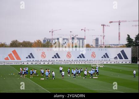 Valdebebas, Madrid, Spagna. 8 novembre 2024. Una visione generale del campo di allenamento durante la sessione di allenamento e la conferenza stampa del Real Madrid in vista della partita della Liga 2024/25 contro IL CA Osasuna a Ciudad Real Madrid l'8 novembre 2024 a Valdebebas, Spagna. (Credit Image: © Alberto Gardin/ZUMA Press Wire) SOLO PER USO EDITORIALE! Non per USO commerciale! Foto Stock