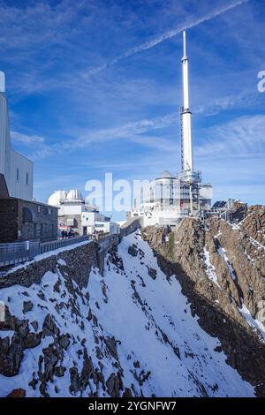 PIC du Midi, Francia - 2 novembre 2024: Vista dei Pirenei francesi dall'Osservatorio PIC du Midi Foto Stock