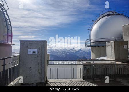 PIC du Midi, Francia - 2 novembre 2024: Vista dei Pirenei francesi dall'Osservatorio PIC du Midi Foto Stock