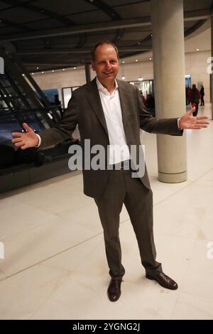 Krisensitzung im Reichstag GER, Berlino, 20241106, Thomas heilmann, bei der Pressekonferenz, OLAF Scholz entlässt Christian Lindner, FDP, der Freien Demokraten, Parteivorsitzender und Bundesminister der Finanzen der Bundesrepublik Deutschland wird von Olaf Scholt entlassen, Die Ampelregierung wird aufgelöst *** riunione di crisi nel Reichstag GER, Berlino, 20241106, Thomas heilmann, alla conferenza stampa, Olaf Scholz licenziava il leader della Repubblica Federale delle Finanze, il partito federale delle Finanze, il partito tedesco DFDP è licenziato dal ministro delle Finanze, il ministro delle Finanze, il ministro delle Finanze, il partito delle Finanze DFDP, il partito delle Finanze, il ministro delle Finanze tedesco DFDP Foto Stock