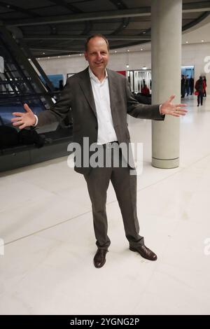 Krisensitzung im Reichstag GER, Berlino, 20241106, Thomas heilmann, bei der Pressekonferenz, OLAF Scholz entlässt Christian Lindner, FDP, der Freien Demokraten, Parteivorsitzender und Bundesminister der Finanzen der Bundesrepublik Deutschland wird von Olaf Scholt entlassen, Die Ampelregierung wird aufgelöst *** riunione di crisi nel Reichstag GER, Berlino, 20241106, Thomas heilmann, alla conferenza stampa, Olaf Scholz licenziava il leader della Repubblica Federale delle Finanze, il partito federale delle Finanze, il partito tedesco DFDP è licenziato dal ministro delle Finanze, il ministro delle Finanze, il ministro delle Finanze, il partito delle Finanze DFDP, il partito delle Finanze, il ministro delle Finanze tedesco DFDP Foto Stock