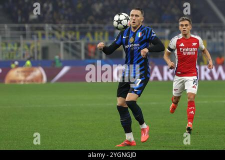 Milano, Italia. 7 novembre 2024. Italia, Milano, 2024 11 07: Eli Ndiaye (Madrid) segna su difensore nel secondo quarto durante la partita di basket EA7 Emporio Armani Milan vs Real Madrid, EuroLeague 2024-2025 Round 8, Unipol ForumItaly, Milano, 2024 11 07: EA7 Emporio Armani Milan vs Real Madrid, EuroLeague 2024/2025, Round 8, disputato al Forum Unipol. (Foto di Fabrizio Andrea Bertani/Pacific Press) crediti: Pacific Press Media Production Corp./Alamy Live News Foto Stock