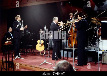 Fatty Live, ORF2, Österreich 1979, Konzert-Aufzeichnung: Jazz-Klarinettist Fatty George (Links) und Jazz-Trompeter Oscar Klein spielen mit der Chicago Jazz Band, in der Musiksendung: Fatty Live. Foto Stock