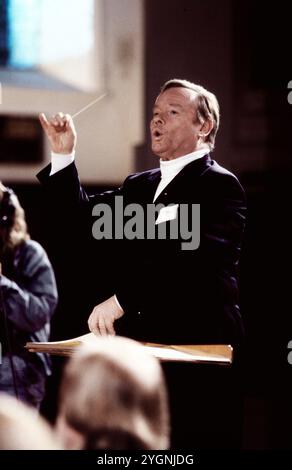 Hanns-Martin Schneidt, deutscher Dirigent, organista, bei einem Konzert, 1989. Foto Stock