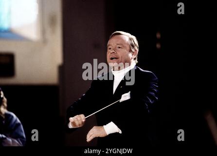 Hanns-Martin Schneidt, deutscher Dirigent, organista, bei einem Konzert, 1989. Foto Stock