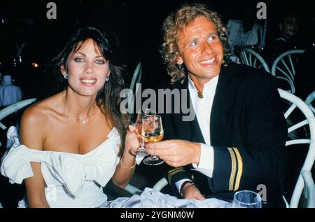 Schauspielerin Deborah Shelton mit Filmpartner Thomas Gottschalk, 1988, beide spielen in Filmkomödie: Zärtliche Chaoten II di Holm Dressler Foto Stock