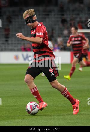 Parramatta, Australia. 8 novembre 2024. Zachary Sapsford dei Western Sydney Wanderers visto in azione durante il quarto turno di Isuzu UTE A-League 2024-25 tra Western Sydney Wanderers FC e Newcastle Jets FC al CommBank Stadium di Parramatta. Punteggio finale; Western Sydney Wanderers 4:1 Newcastle Jets. (Foto di Luis Veniegra/SOPA Images/Sipa USA) credito: SIPA USA/Alamy Live News Foto Stock