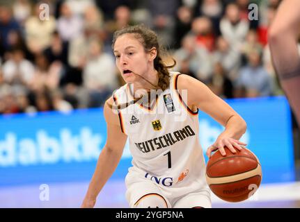 Hagen, Germania. 8 novembre 2024. Jennifer CROWDER (GER) Action, Women's Basketball European Championship Qualification, Germania (GER) - Grecia (GRE) 79:76, il 7 novembre 2024 a Hagen/Germania Credit: dpa/Alamy Live News Foto Stock