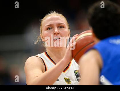 Hagen, Germania. 8 novembre 2024. Jessika SCHIFFER (GER) Action, Women's Basketball European Championship Qualification, Germania (GER) - Grecia (GRE) 79:76, on 07.11.2024 a Hagen/Germania Credit: dpa/Alamy Live News Foto Stock