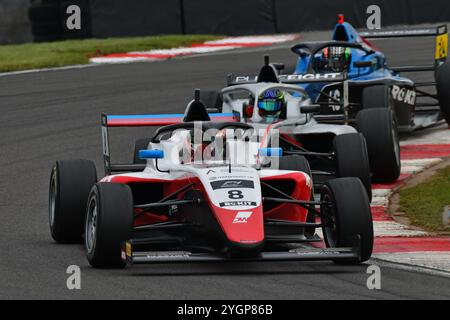 Kai Daryanani, Fortec Motorsport, ROKIT F4 British Championship, certificato dalla FIA, tre gare di venti minuti nel fine settimana sulla Donington Gra Foto Stock