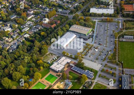 Luftbild, ENNI Eventhalle Veranstaltungsort und ENNI Eiswelt Eishalle, im Sportpark Großsportanlage Filder Benden, Parkplätze, Moers-Hülsdonk, Moers, Ruhrgebiet, Nordrhein-Westfalen, Deutschland ACHTUNGxMINDESTHONORARx60xEURO *** Vista aerea, ENNI Eventhalle Venue e ENNI Eiswelt, pista di pattinaggio, nel parco sportivo Großsportanlage Filder Benden, parcheggi, Moers Hülsdonk, Moers, Ruhr area, Renania settentrionale-Vestfalia, Germania ACHTUNGxMINDESTHONORARx60xEURO Foto Stock