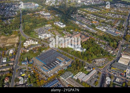 Luftbild, Stiftung Krankenhaus Bethanien Klinik Moers, Seniorenstift Bethanien und MVZ Bethanien Moers gGmbH, Niederrheinische Verkehrsbetriebe AG NIAG mit Solardach, Hochhaussiedlung Bethanienstraße, Moers, Moers, Ruhrgebiet, Nordrhein-Westfalen, Deutschland ACHTUNGxMINDESTHONORARx60xEURO *** Vista aerea, Stiftung Krankenhaus Bethanien Klinik Moers, Seniorenstift Bethanien und MVZ Bethanien Moers gGmbH, NIEDERRHEINISCHE Verkehrsbetriebe AG NIAG con tetto solare, High-rise housing housing, Westfalia, Mophine, Moers, Westfalia, Mophine Bethanienstraße, Westfalia Germania ATTENTIONxMINDESTHONORARx60xEURO Foto Stock