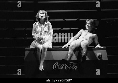 Amanda Redman (Janet), Gary Martin (Rocky) nello SPETTACOLO HORROR ROCKY all'Haymarket Theatre, Leicester, Inghilterra 08/08/1979 libro, musica e testi di Richard o'Brien Set design: Brian Thomson costumi: Sue Blane regista: Julian Hope Foto Stock