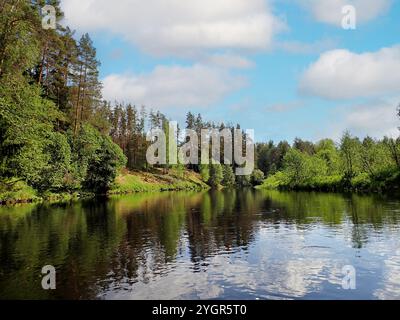 Esplorando la bellezza remota del fiume Volga superiore in Russia Foto Stock