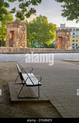 Passeggiata nel tempio del parco Debod, Madrid Foto Stock