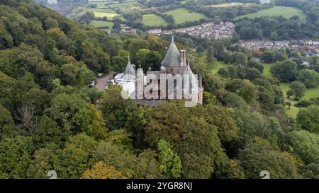 Vista aerea di Castell Coch a Tongwynlias vicino a Cardiff, Galles del Sud: Phillip Roberts Foto Stock